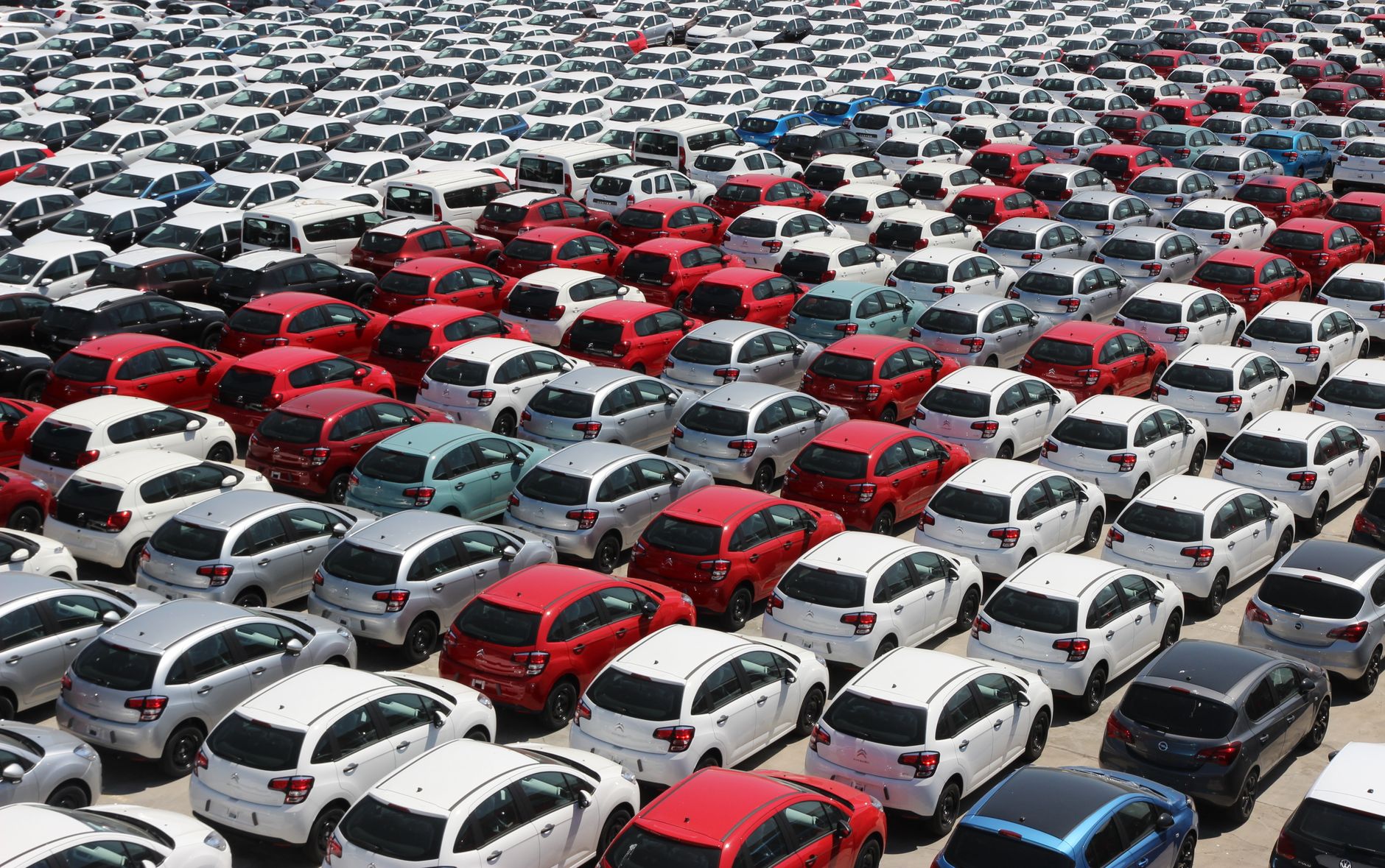 Planificación de viajes y búsqueda con inteligencia artificial para alquiler de coches