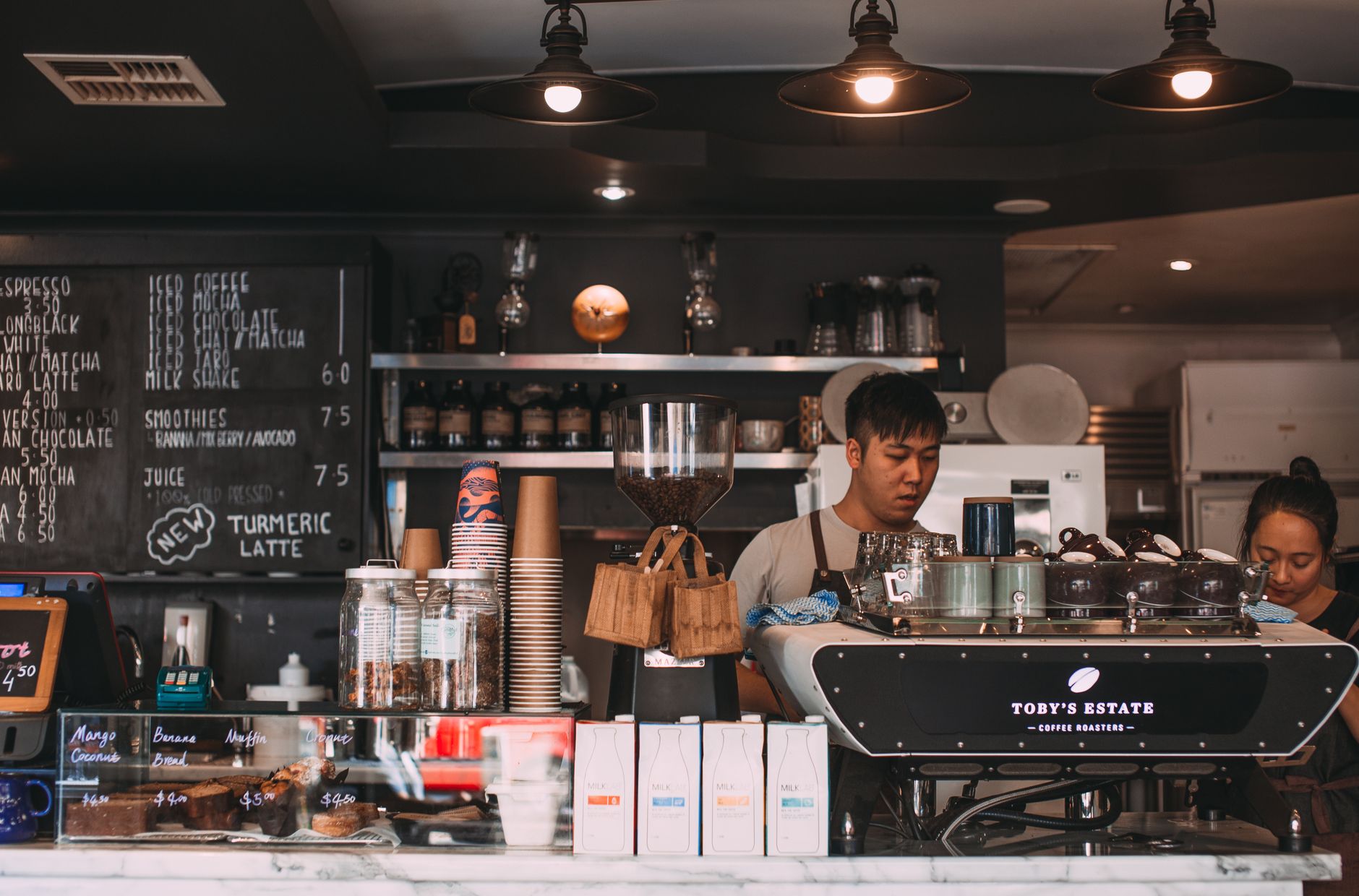 Ambiente de brunch y café de especialidad en el barrio de Ruzafa, Valencia