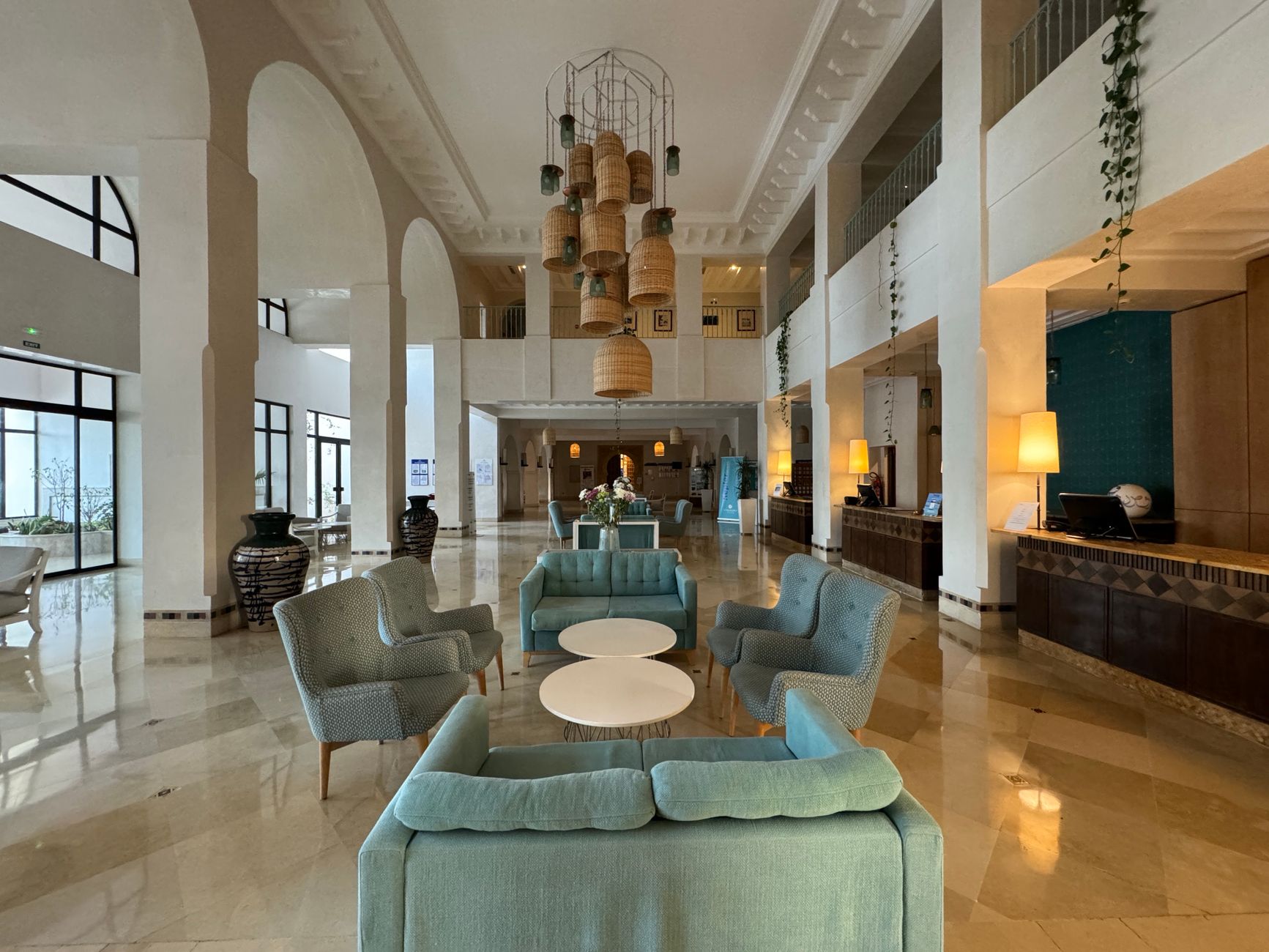 Planificación de viajes con inteligencia artificial y búsqueda de hoteles