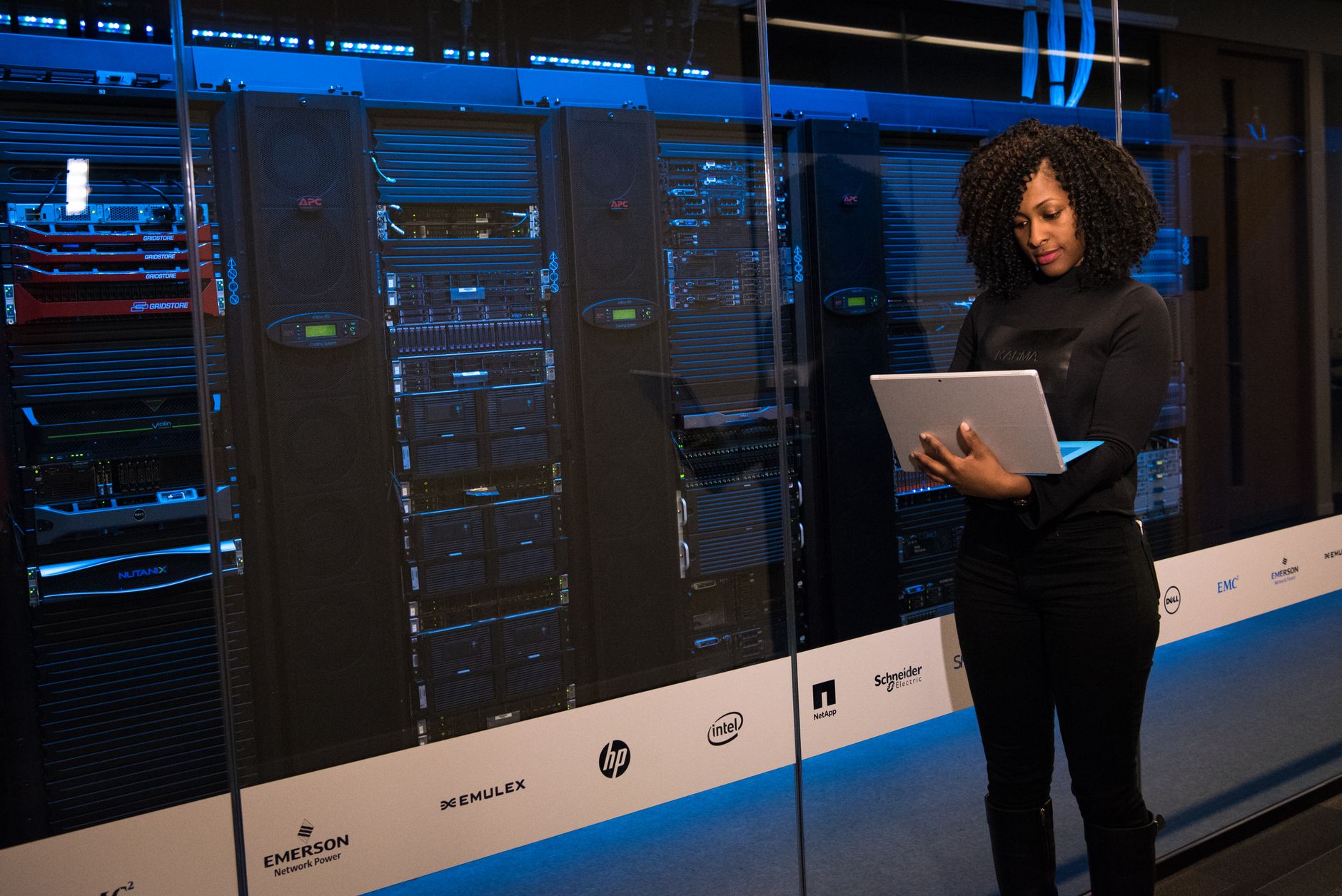 Búsqueda con inteligencia artificial para servicios informáticos