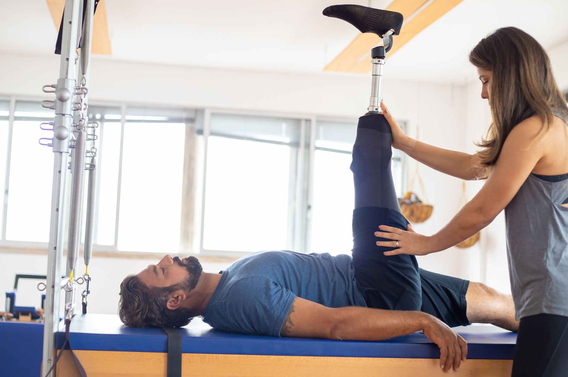 Sala de rehabilitación de una clínica de fisioterapia en Valencia