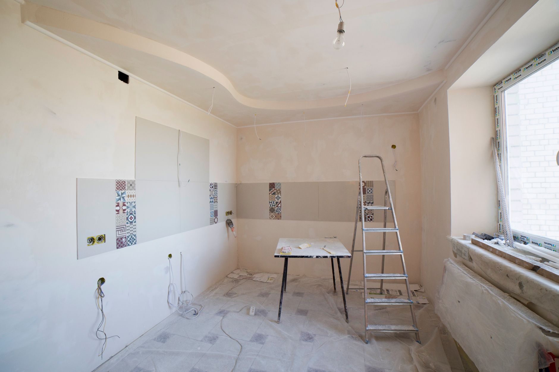 Empresa de reformas integrales en Valencia reformando una vivienda