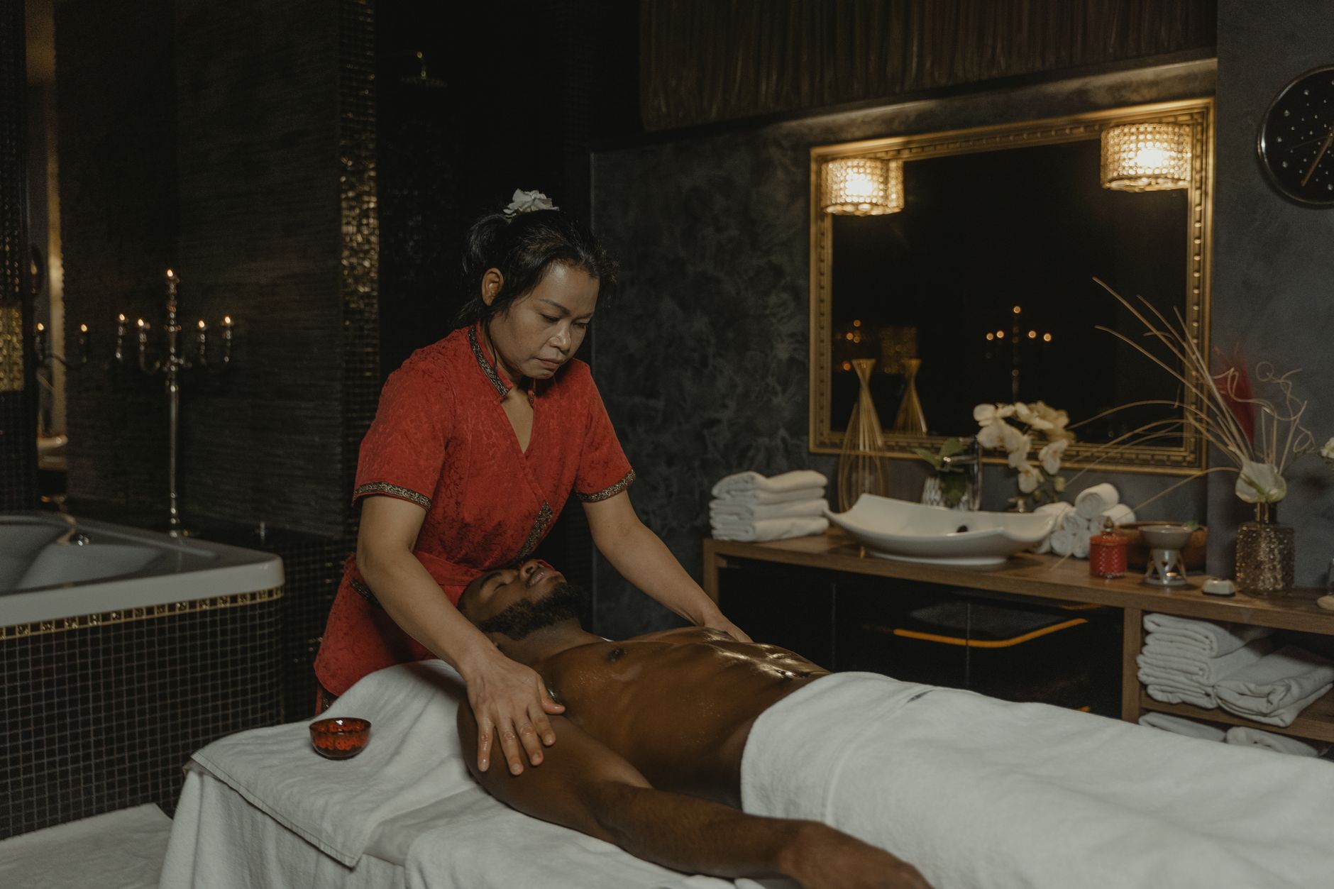 Búsqueda con inteligencia artificial y por voz para reservar un spa