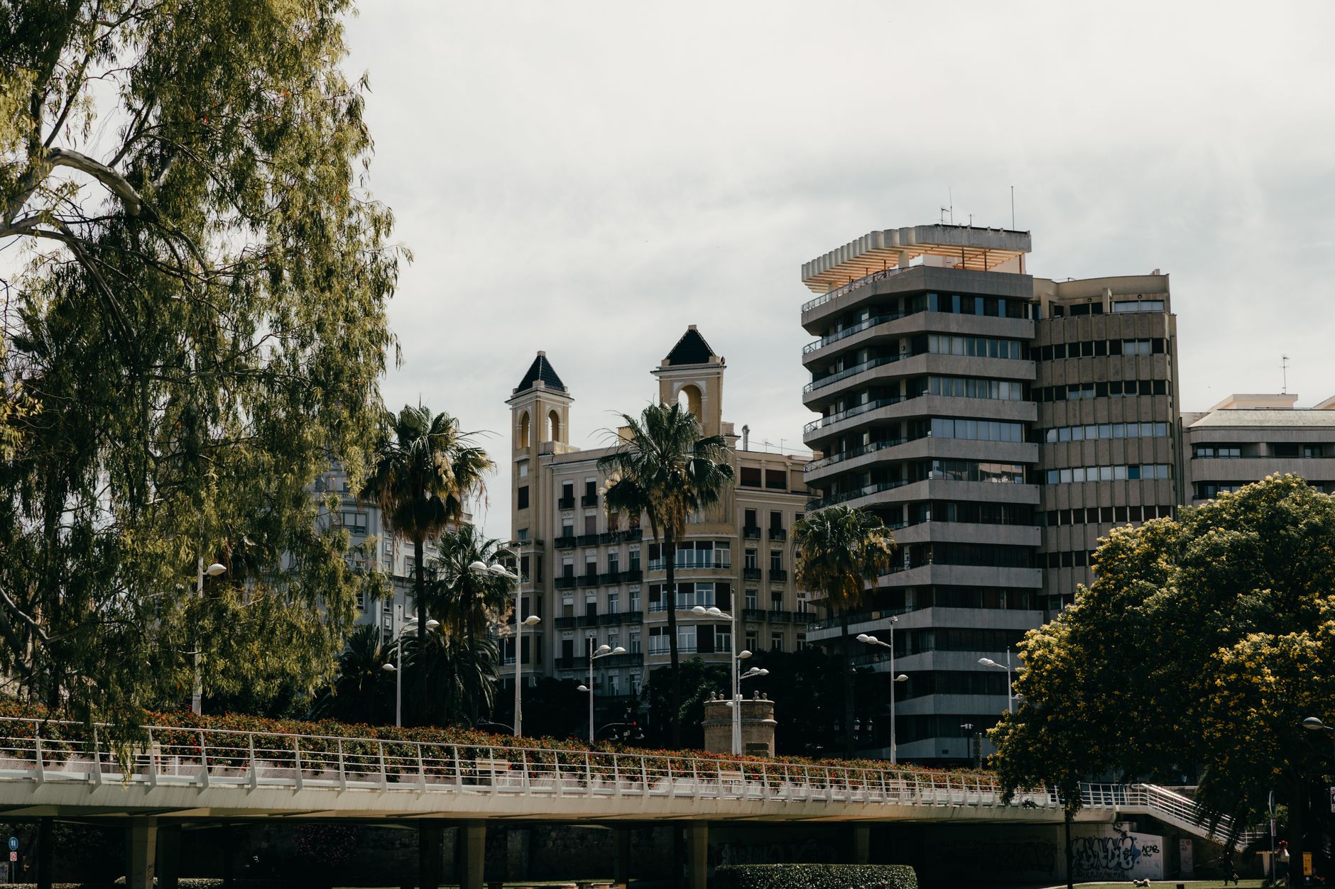 Edificios modernos y zona residencial de Campanar en Valencia