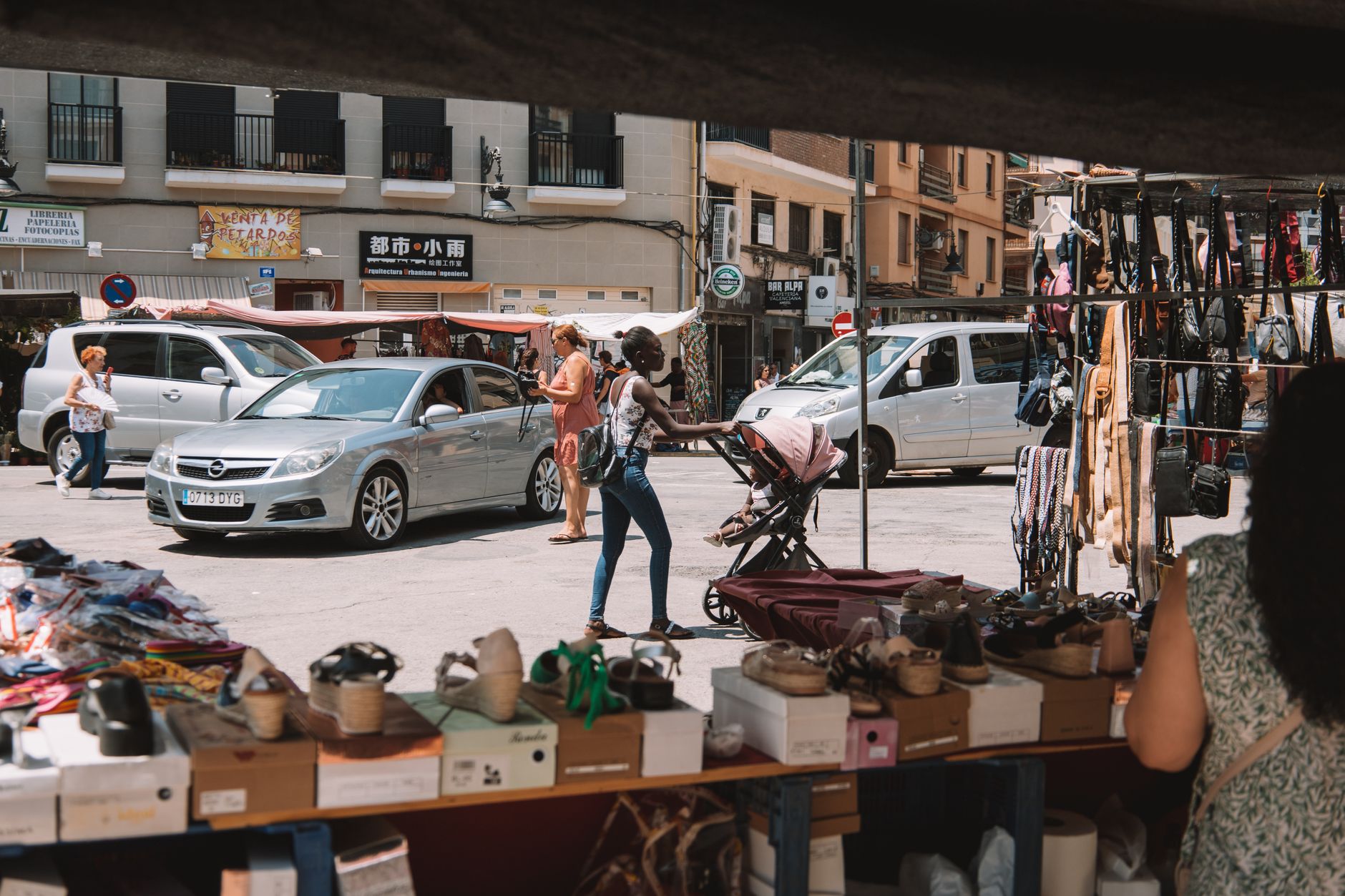 Comercios y terrazas en Extramurs, Valencia